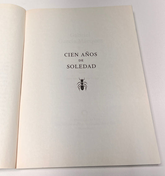 Illustrated Fiftieth Anniversary edition of One Hundred Years of Solitude (Spanish Edition)
