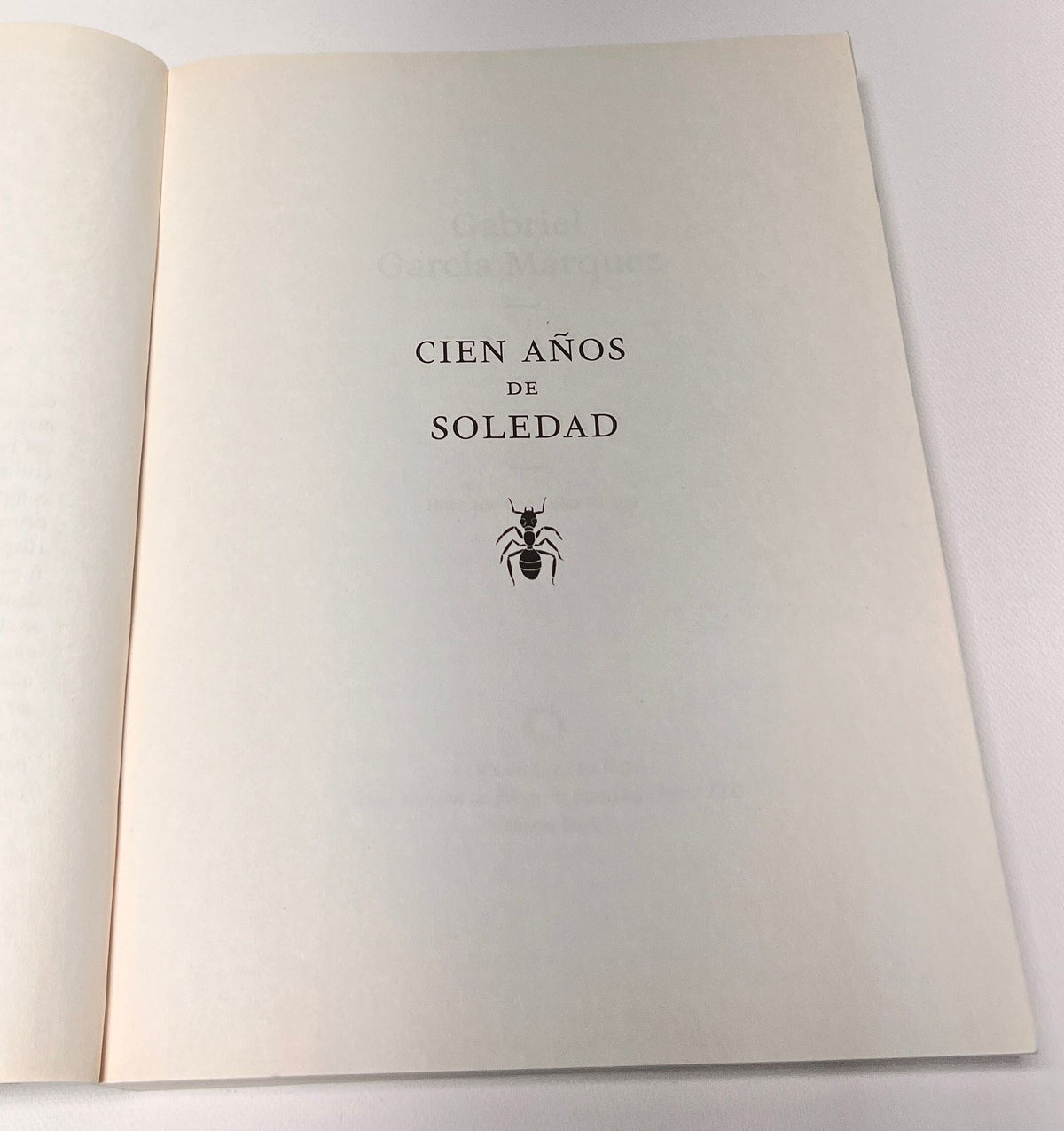 Illustrated Fiftieth Anniversary edition of One Hundred Years of Solitude (Spanish Edition)