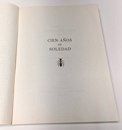 Illustrated Fiftieth Anniversary edition of One Hundred Years of Solitude (Spanish Edition)