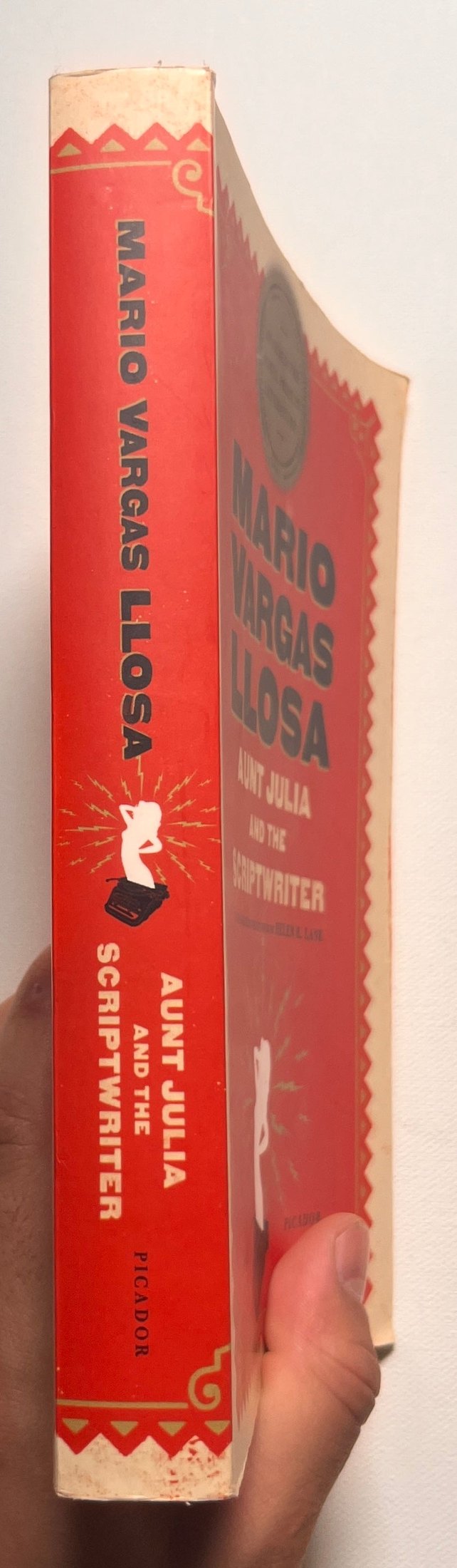 Aunt Julia and the Scriptwriter